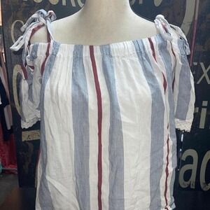 Off the‎ shoulder top size medium